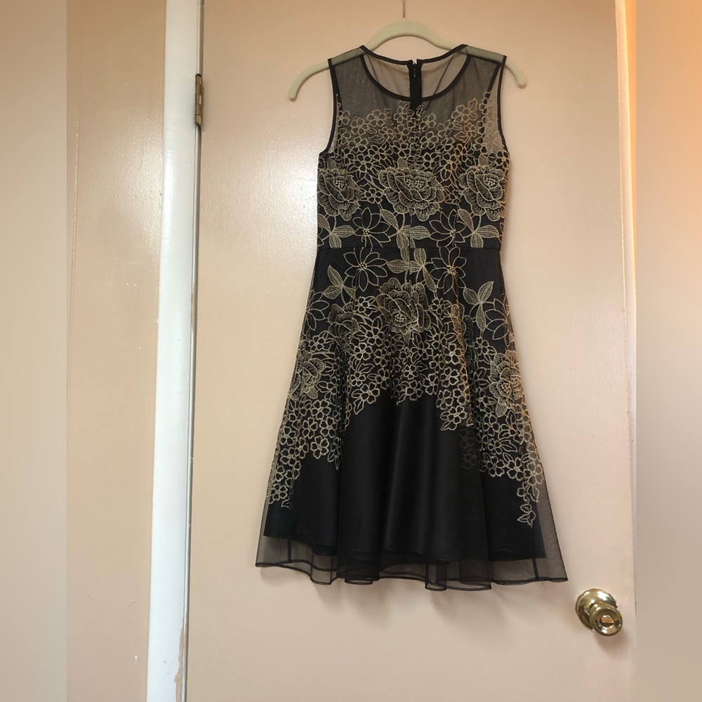 Tahari Black & Gold embroidered mesh Cocktail Dress Size 2